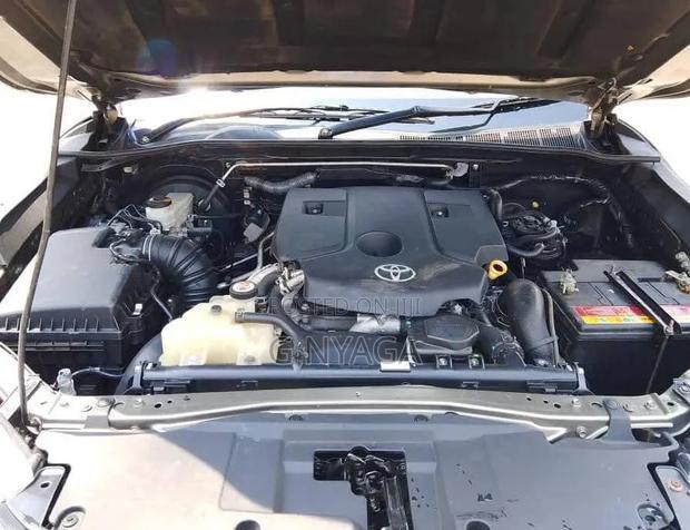 Toyota Hilux 2023 Gray