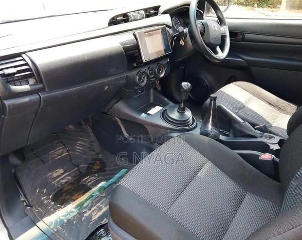 Toyota Hilux 2023 Gray