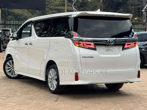 Toyota Vellfire 2019 White