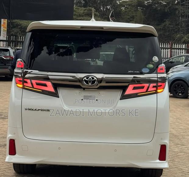Toyota Vellfire 2019 White
