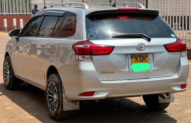 Toyota Corolla Fielder 2015 Silver