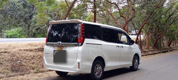 Toyota Esquire 2016 White