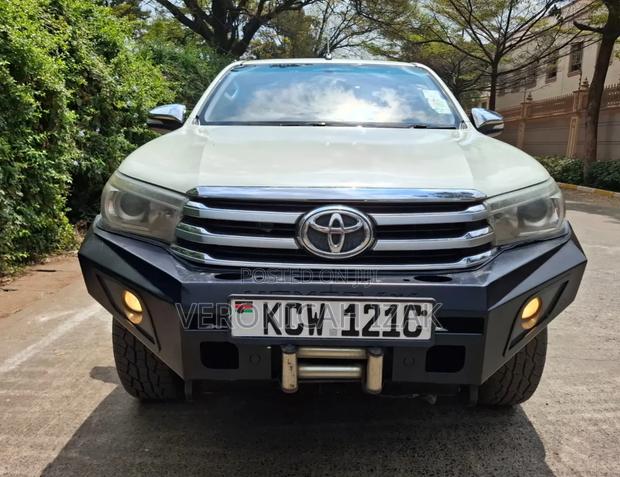 Toyota Hilux 2016 White