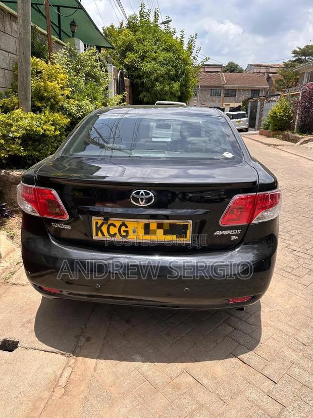 Toyota Avensis 2014 Black