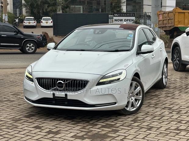 Volvo V40 2019 White