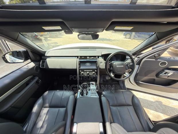 Land Rover Discovery 2019 White