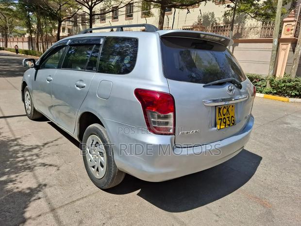 Toyota Corolla Fielder 2009 Silver