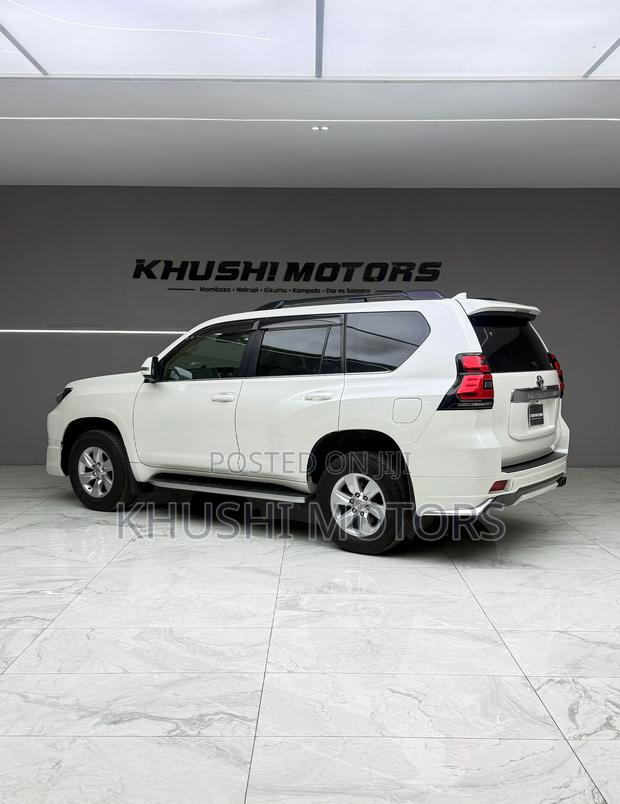 Toyota Land Cruiser Prado 2019 White