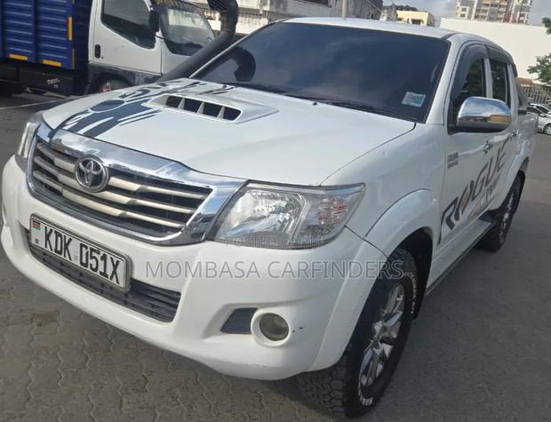 Toyota Hilux 2015 White