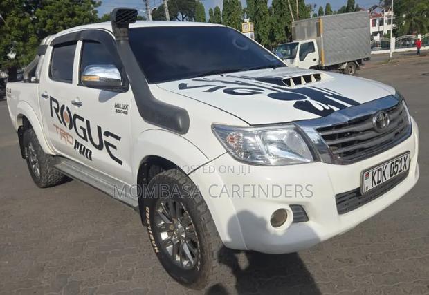Toyota Hilux 2015 White