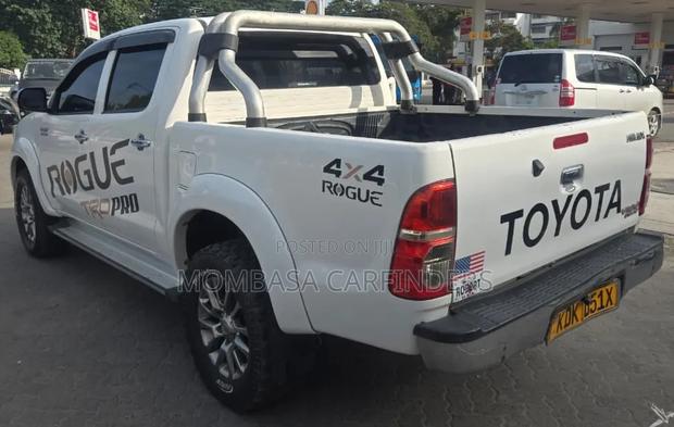 Toyota Hilux 2015 White
