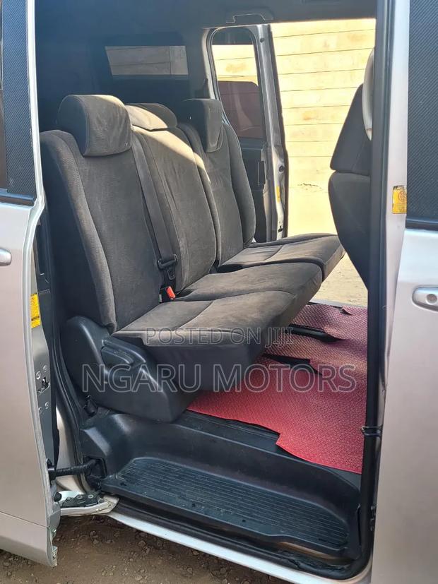 Toyota Noah 2010 Silver