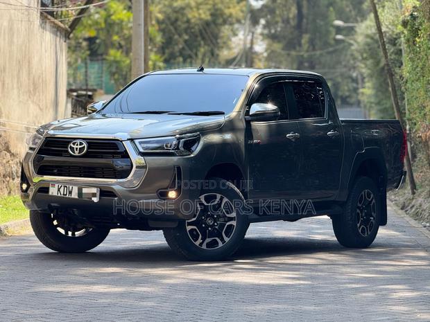Toyota Hilux 2025 Gray