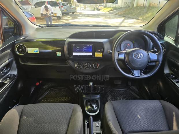 Toyota Vitz 2018 Silver