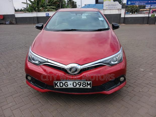 Toyota Auris 2016 Red