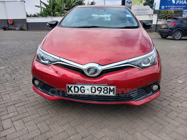 Toyota Auris 2016 Red