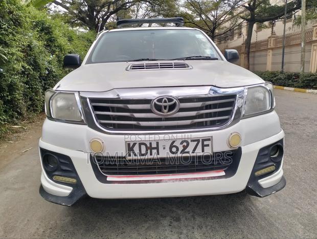Toyota Hilux 2015 White