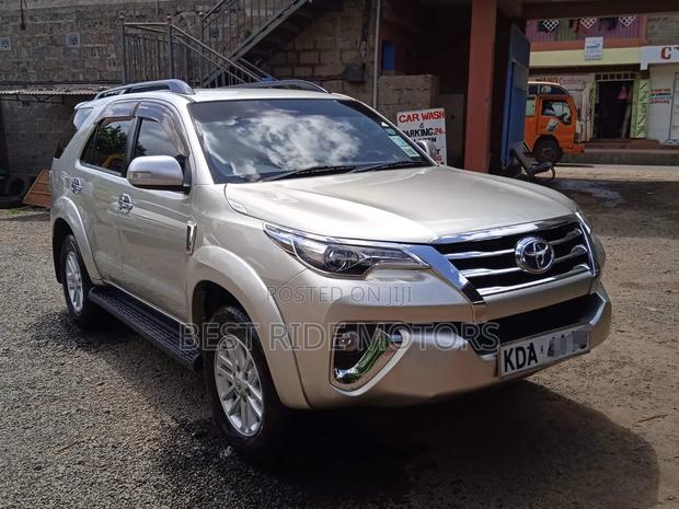 Toyota Fortuner 2.7 RWD 2012 Silver