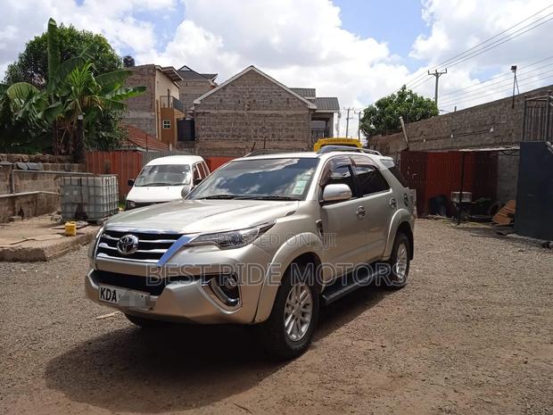 Toyota Fortuner 2.7 RWD 2012 Silver