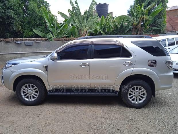 Toyota Fortuner 2.7 RWD 2012 Silver