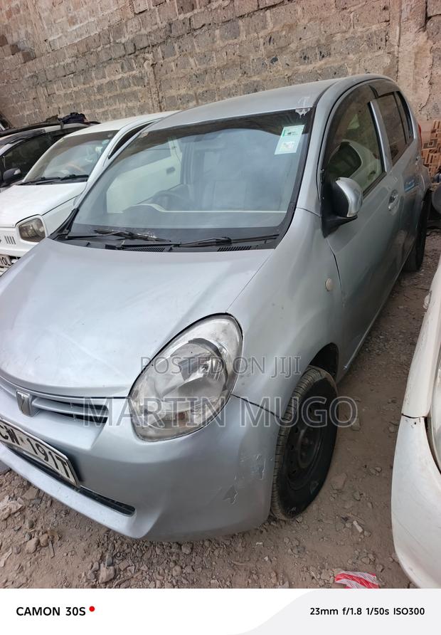 Toyota Passo 1.0 FWD 2012 Silver