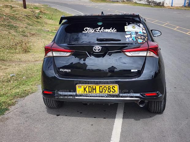 Toyota Auris 2015 Black