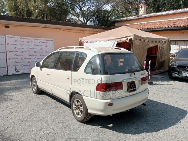 Toyota Ipsum 2015 White