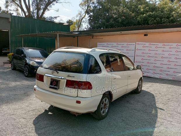 Toyota Ipsum 2015 White