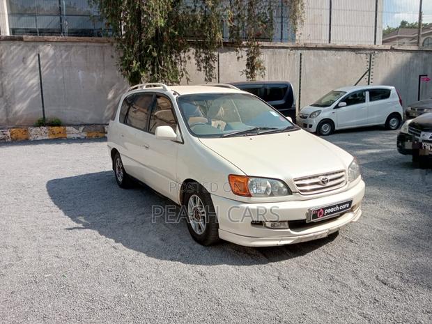 Toyota Ipsum 2015 White