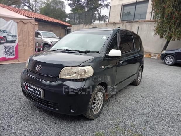 Toyota Porte 2006 Black