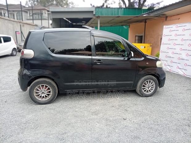 Toyota Porte 2006 Black