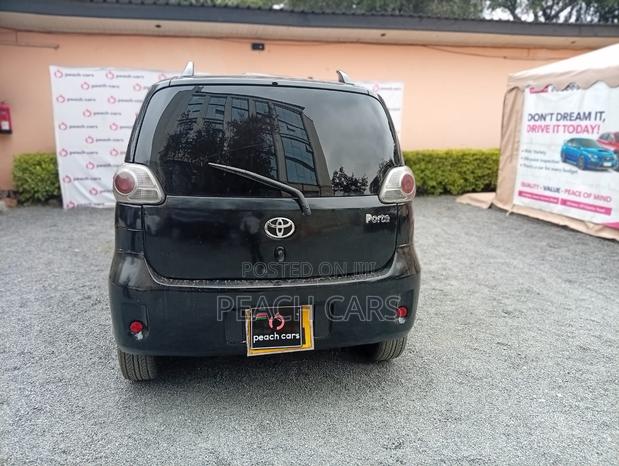 Toyota Porte 2006 Black