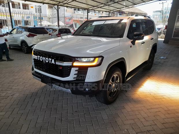 Toyota Land Cruiser 2023