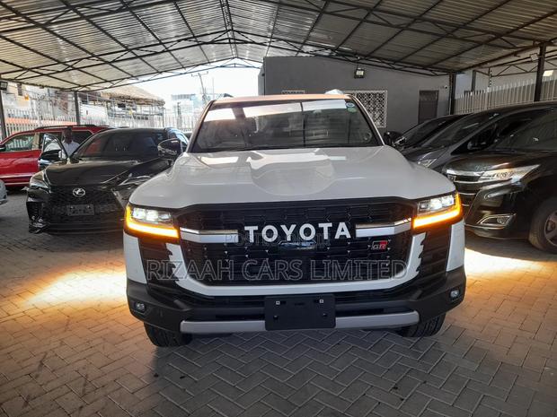 Toyota Land Cruiser 2023