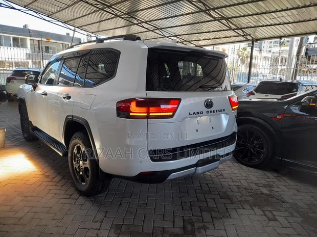 Toyota Land Cruiser 2023
