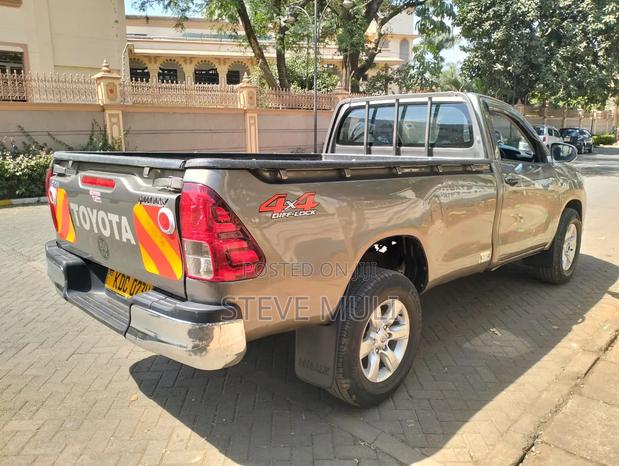 Toyota Hilux 2021 Brown