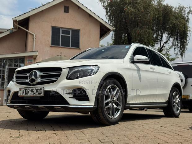 Mercedes-Benz GLC-Class GLC250 Sport Utility 4-Door (2.0L, 4cyl Turbo)