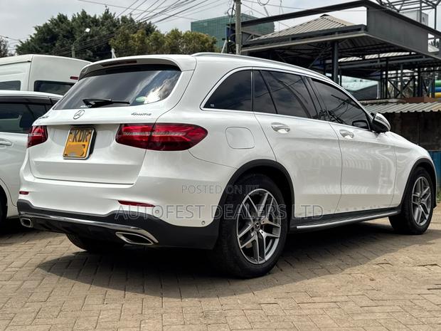 Mercedes-Benz GLC-Class GLC250 Sport Utility 4-Door (2.0L, 4cyl Turbo)