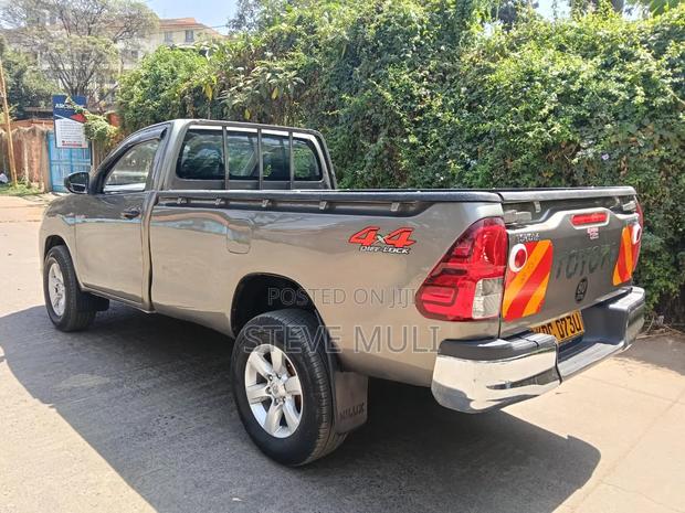 Toyota Hilux 2021 Brown