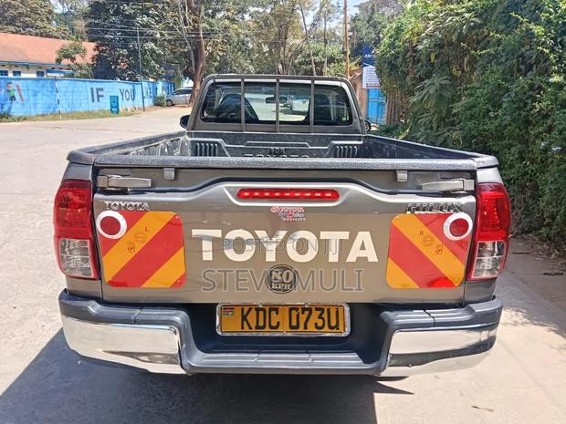 Toyota Hilux 2021 Brown