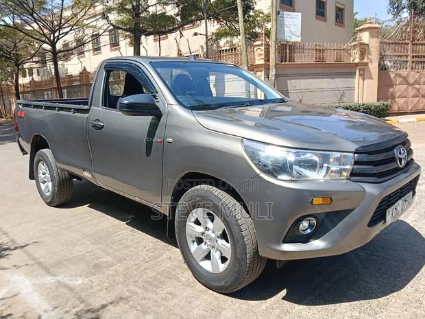 Toyota Hilux 2021 Brown