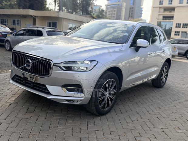 Volvo XC60 2019 Silver
