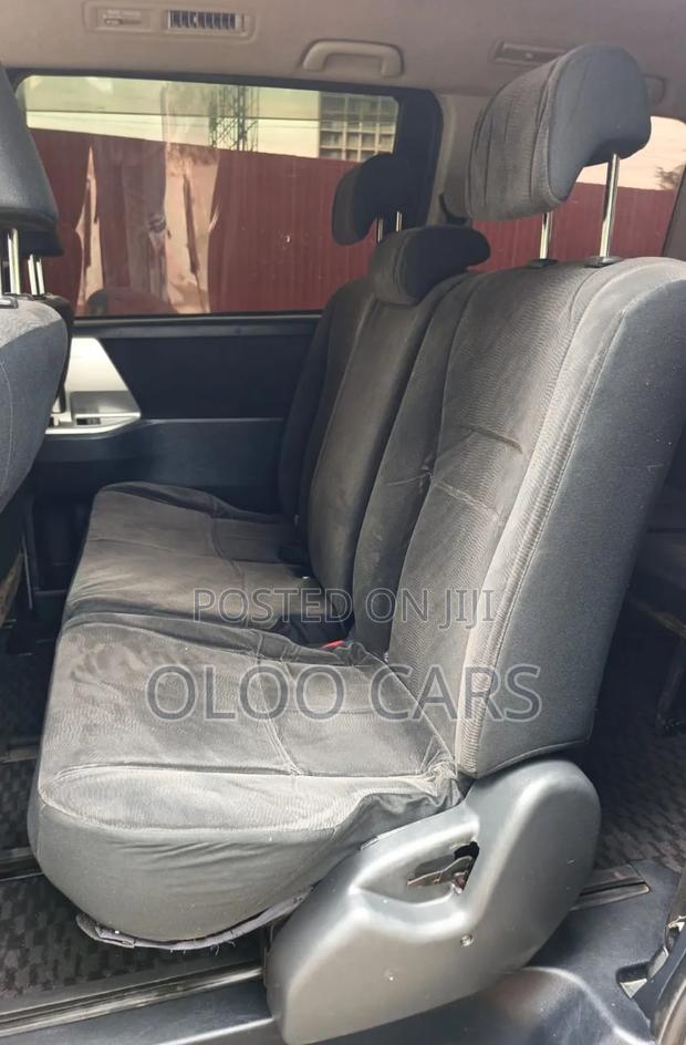 Toyota Noah 2012 Silver