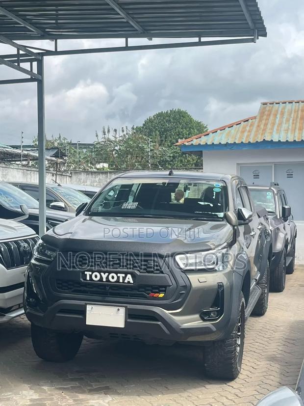 Toyota Hilux 2021 Gray