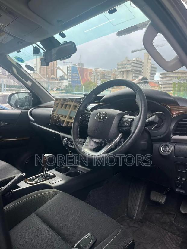 Toyota Hilux 2021 Gray