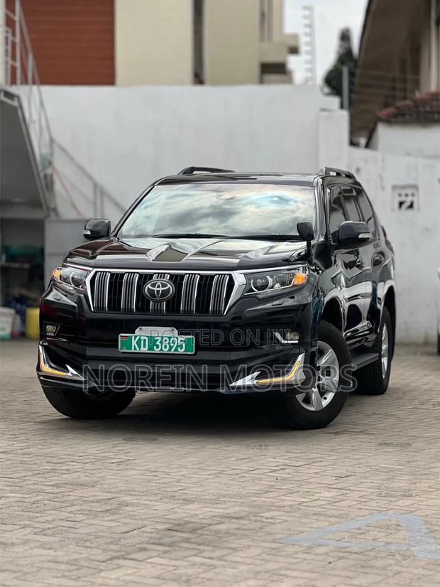 Toyota Land Cruiser Prado 2022 Black