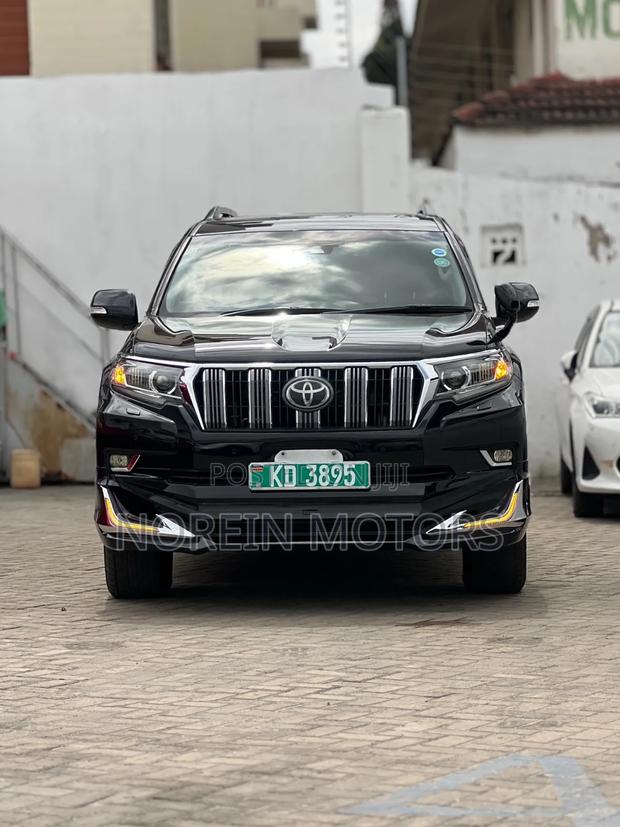 Toyota Land Cruiser Prado 2022 Black