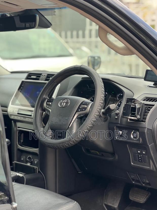Toyota Land Cruiser Prado 2022 Black