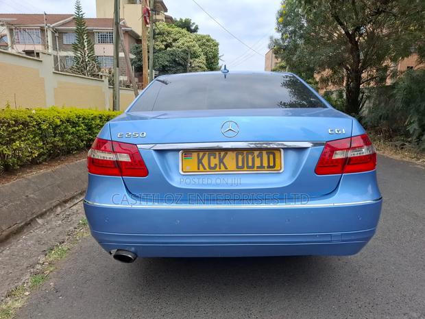 Mercedes-Benz E250 2011 Blue