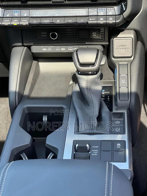 Toyota Land Cruiser Prado 2023 White